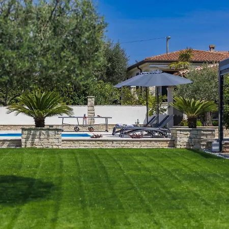 Holiday home Sara - Kst251 By Interhome